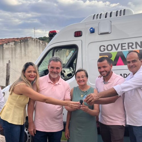 Prefeitura realiza entrega de ambulância e anuncia contenção de encostas no bairro Leader, em Jacobina