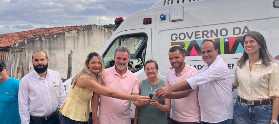 Prefeitura realiza entrega de ambulância e anuncia contenção de encostas no bairro Leader, em Jacobina