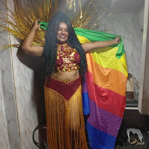 Artesanato de Jacobina ganha destaque no trio elétrico em figurino exclusivo para Vânia Elky