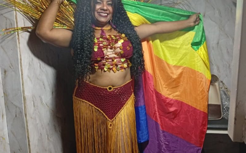 Artesanato de Jacobina ganha destaque no trio elétrico em figurino exclusivo para Vânia Elky