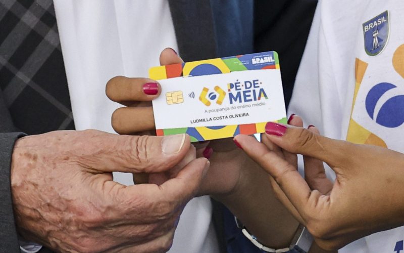 Pé-de-Meia paga parcela para estudantes nascidos em julho e agosto nesta quinta-feira