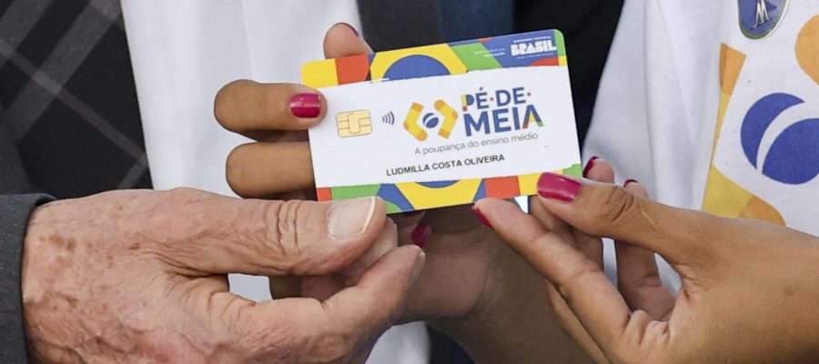 Pé-de-Meia paga parcela para estudantes nascidos em julho e agosto nesta quinta-feira